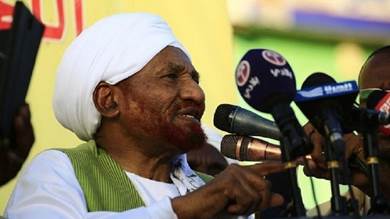 الصادق المهدي: أحزاب متطرفة تراهن على الفوضى في السودان